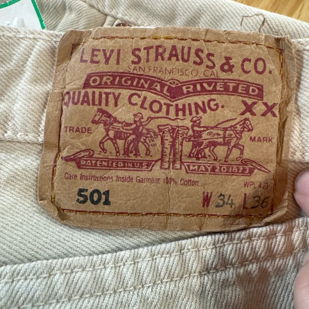 Levi’s 501 Button Fly Jeans Khaki Tan Straight Leg 34x36 Classic Fit - Picture 2 of 8